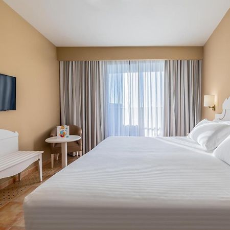 ออกซิเดนตัล อิสลา คริสตินา Hotel อิสลา กริสตินา ภายนอก รูปภาพ